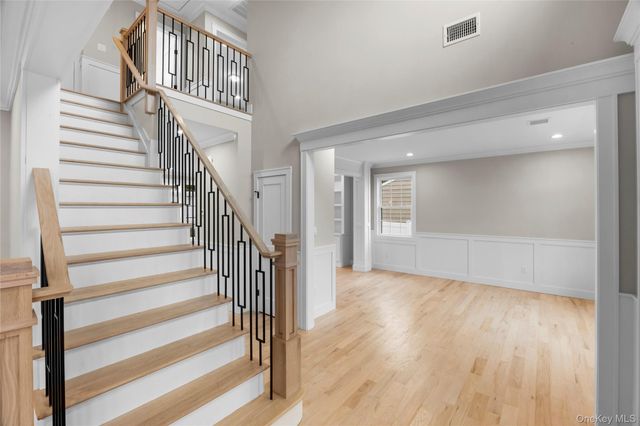 21 Devon Road, Bethpage, NY 11714