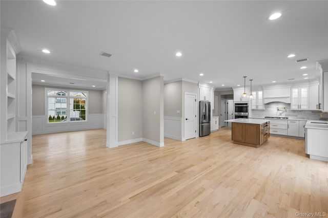 21 Devon Road, Bethpage, NY 11714