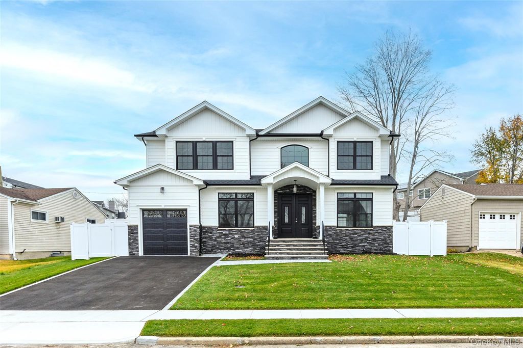 21 Devon Road, Bethpage, NY 11714