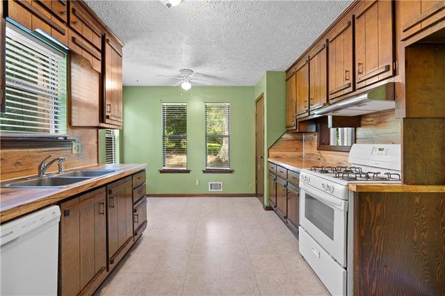 2656 Royal Oak Court, Acworth, GA 30102