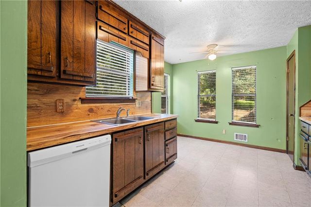 2656 Royal Oak Court, Acworth, GA 30102