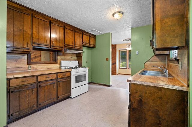 2656 Royal Oak Court, Acworth, GA 30102