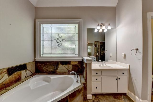 4852 Jacobs Cove Point, Buford, GA 30519