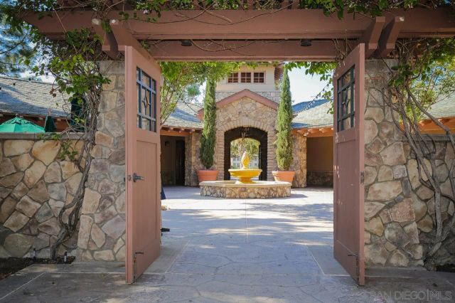 2263 Paseo Saucedal, Carlsbad, CA 92009