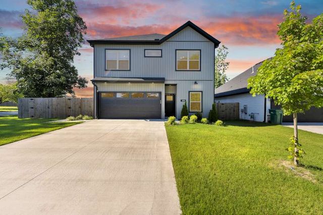 488 W 2nd Street, Centerton, AR 72719