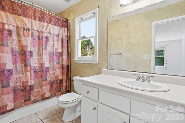 5406 Winding Oak Drive, Hickory, NC 28602