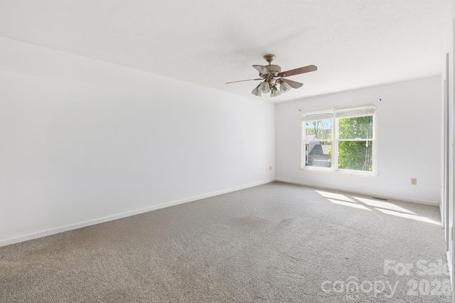 5406 Winding Oak Drive, Hickory, NC 28602