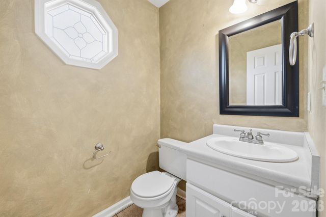 5406 Winding Oak Drive, Hickory, NC 28602