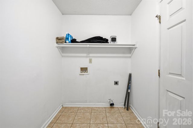 5406 Winding Oak Drive, Hickory, NC 28602