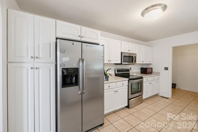 5406 Winding Oak Drive, Hickory, NC 28602