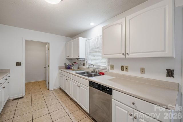 5406 Winding Oak Drive, Hickory, NC 28602