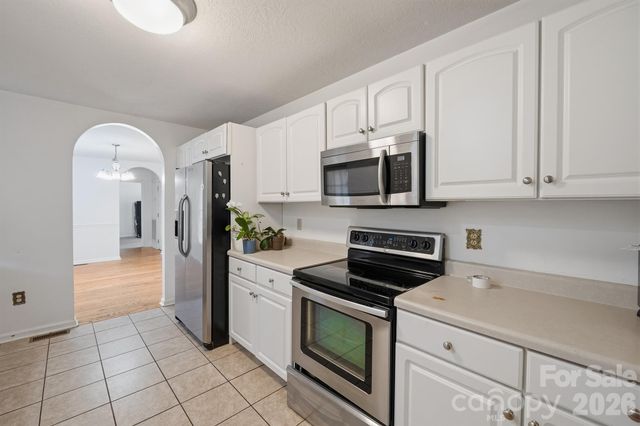 5406 Winding Oak Drive, Hickory, NC 28602