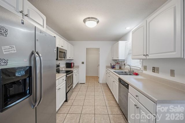 5406 Winding Oak Drive, Hickory, NC 28602