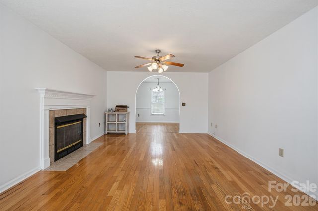 5406 Winding Oak Drive, Hickory, NC 28602