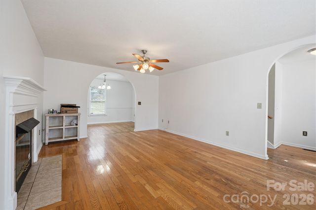 5406 Winding Oak Drive, Hickory, NC 28602