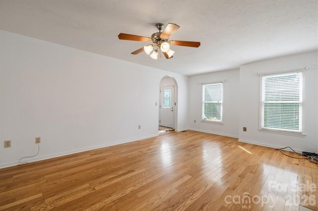 5406 Winding Oak Drive, Hickory, NC 28602