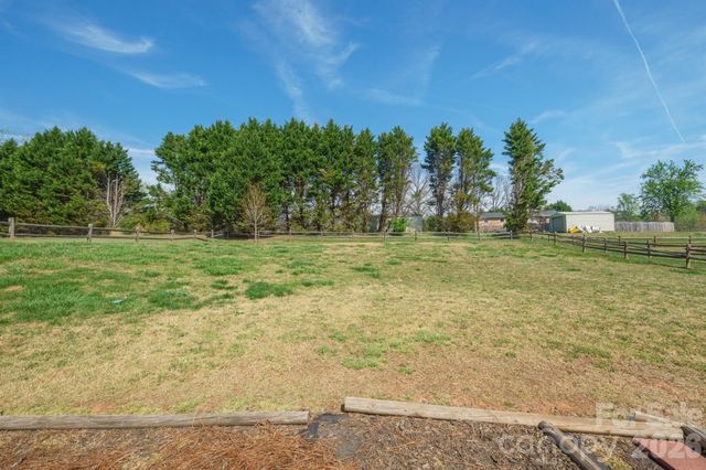 5406 Winding Oak Drive, Hickory, NC 28602