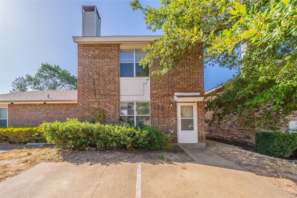 122 Country Bend, Duncanville, TX 75137 — exterior
