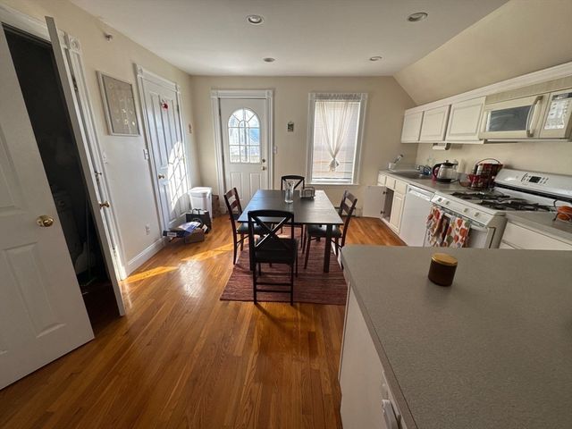 163 Willow Ave 3, Somerville, MA 02144