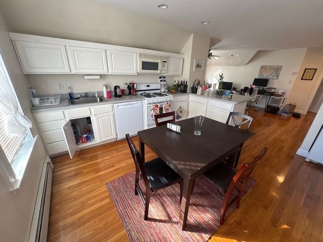 163 Willow Ave 3, Somerville, MA 02144