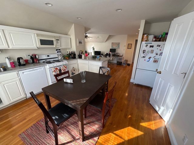 163 Willow Ave 3, Somerville, MA 02144