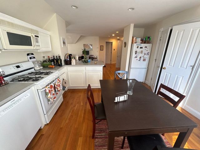 163 Willow Ave 3, Somerville, MA 02144