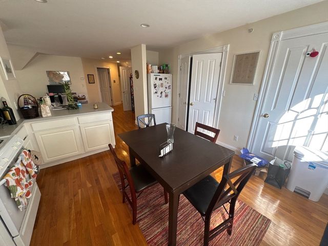 163 Willow Ave 3, Somerville, MA 02144