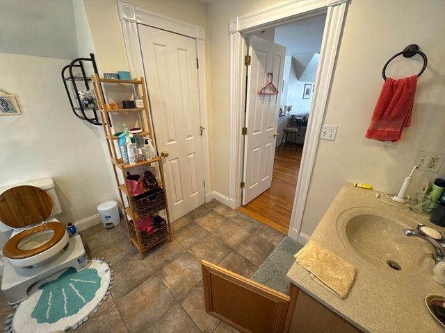 163 Willow Ave 3, Somerville, MA 02144