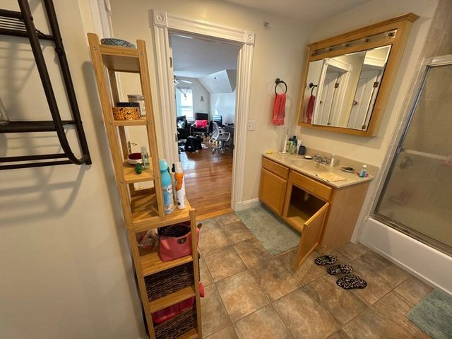 163 Willow Ave 3, Somerville, MA 02144