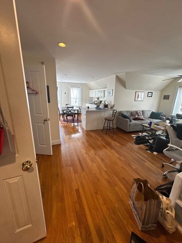 163 Willow Ave 3, Somerville, MA 02144