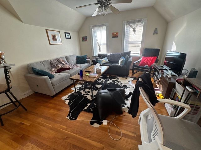 163 Willow Ave 3, Somerville, MA 02144