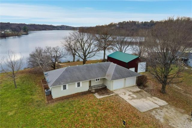 15035 S Beachfront Drive, Excelsior Springs, MO 64024