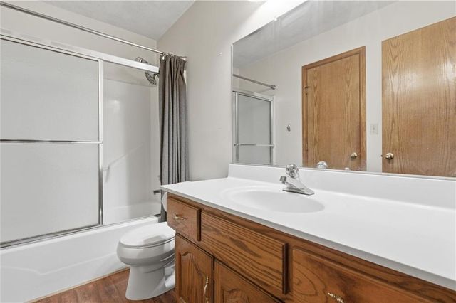 15035 S Beachfront Drive, Excelsior Springs, MO 64024