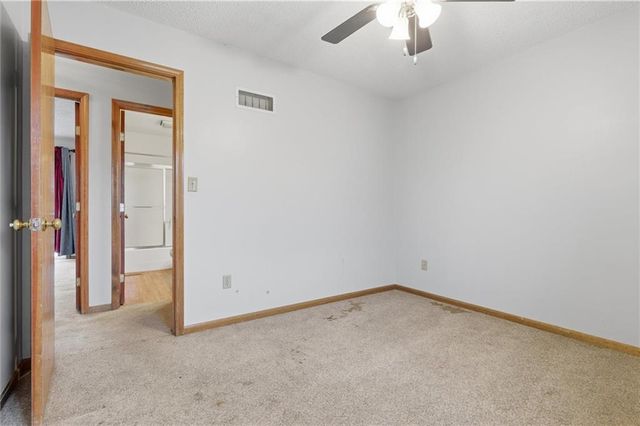 15035 S Beachfront Drive, Excelsior Springs, MO 64024