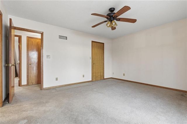 15035 S Beachfront Drive, Excelsior Springs, MO 64024