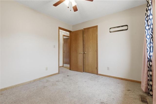 15035 S Beachfront Drive, Excelsior Springs, MO 64024