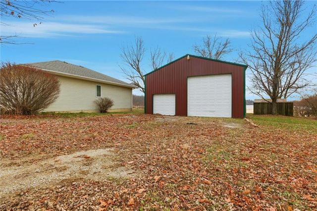 15035 S Beachfront Drive, Excelsior Springs, MO 64024