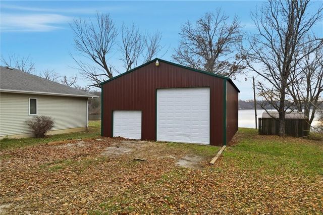 15035 S Beachfront Drive, Excelsior Springs, MO 64024