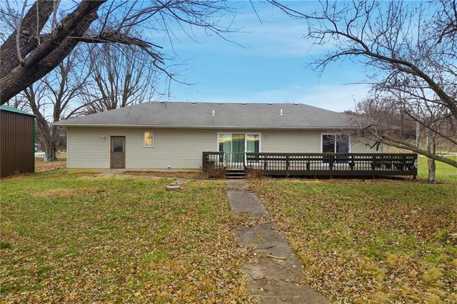 15035 S Beachfront Drive, Excelsior Springs, MO 64024