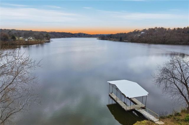 15035 S Beachfront Drive, Excelsior Springs, MO 64024