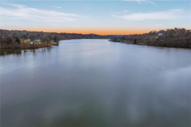 15035 S Beachfront Drive, Excelsior Springs, MO 64024