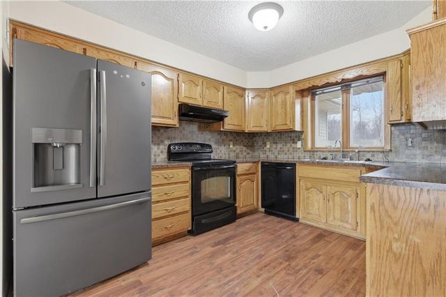 15035 S Beachfront Drive, Excelsior Springs, MO 64024