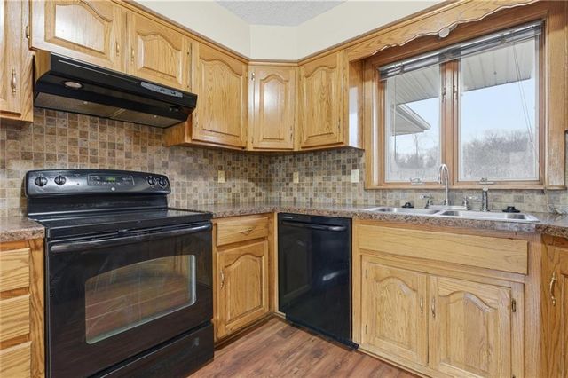 15035 S Beachfront Drive, Excelsior Springs, MO 64024