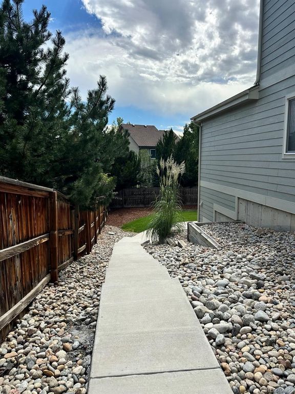 Image 10 of property listing at 7564 Bantry Court, Lone Tree, CO 80124