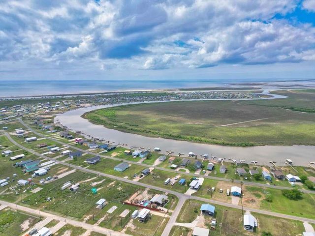 6194 S South Shore Street, Sargent, TX 77414