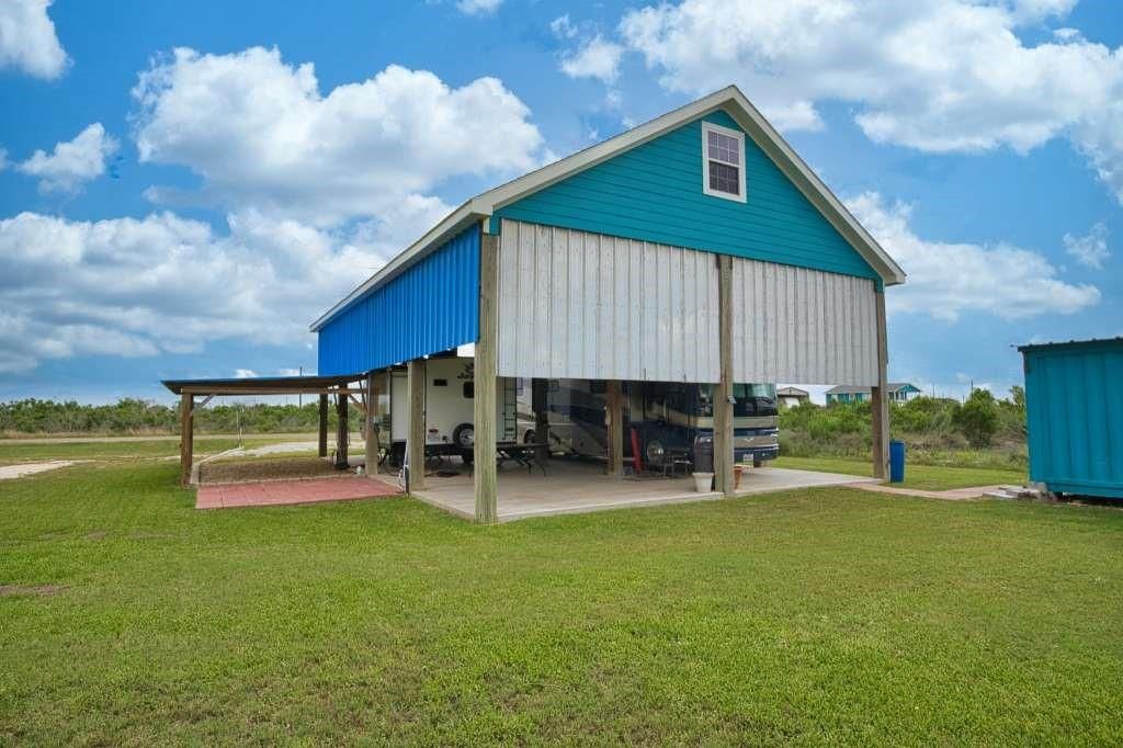 6194 S South Shore Street, Sargent, TX 77414