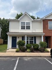 348 Arapaho Dr, Murfreesboro, TN 37128