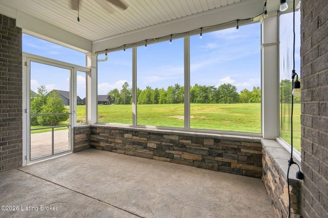 2001 Villa View Ct, Jeffersonville, IN 47130