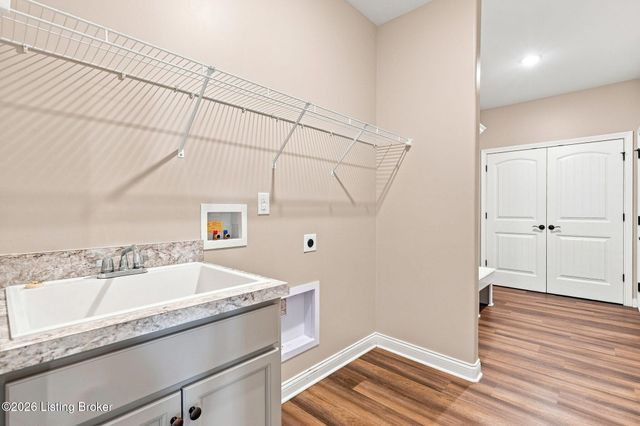 2001 Villa View Ct, Jeffersonville, IN 47130