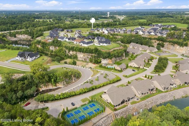 2001 Villa View Ct, Jeffersonville, IN 47130